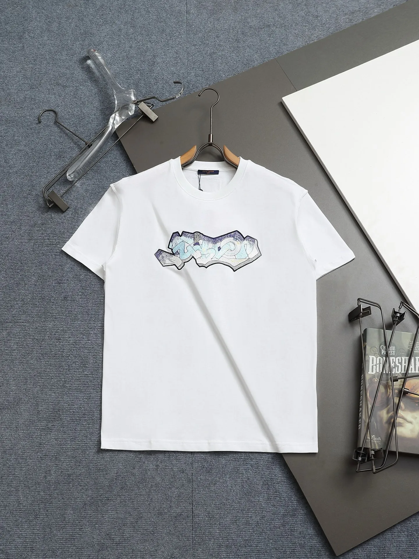 🅿️170 High quality Louis 1V launches new poisonous mushroom T-shirt, early shipment, fully embroidered pattern, full of high-end feel, embroidered pattern T-shirt short sleeves, ZP feel, embroidery is clear and full, delicate, perfectly restored, same style for men and women, size XS.S.M.L